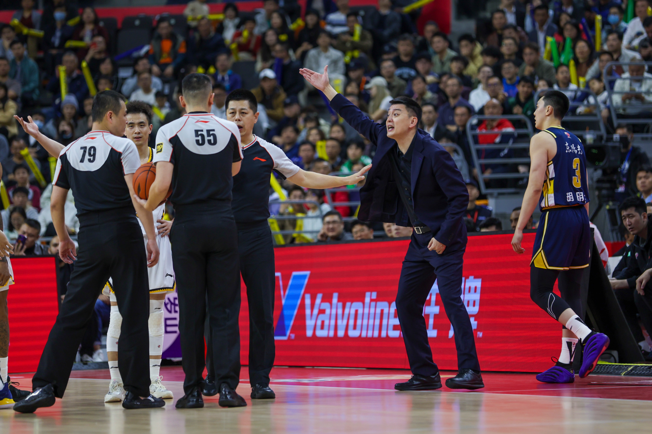 关于欧篮联赛程吃紧，辽宁本钢赛后强势反弹，话题不断，控场能力受关注的信息